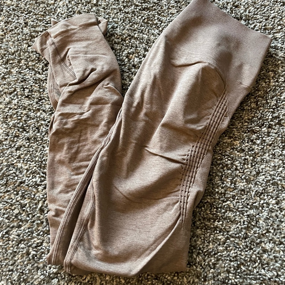 Brand new Alphalete contour leggings! ✨